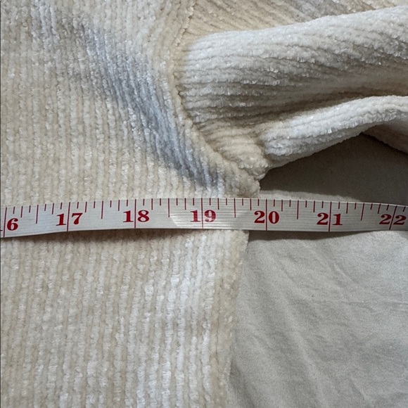 Tommy Bahama NWT Women's Chenille Cream V-Neck Sweater - Picture 8 of 9